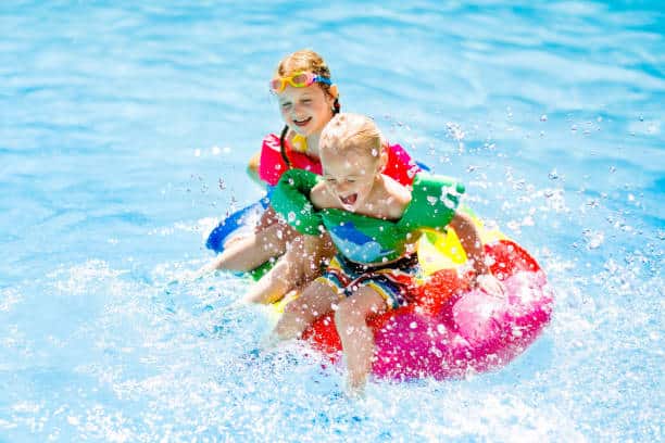 Baignade enfants camping Haute Corse avec piscine