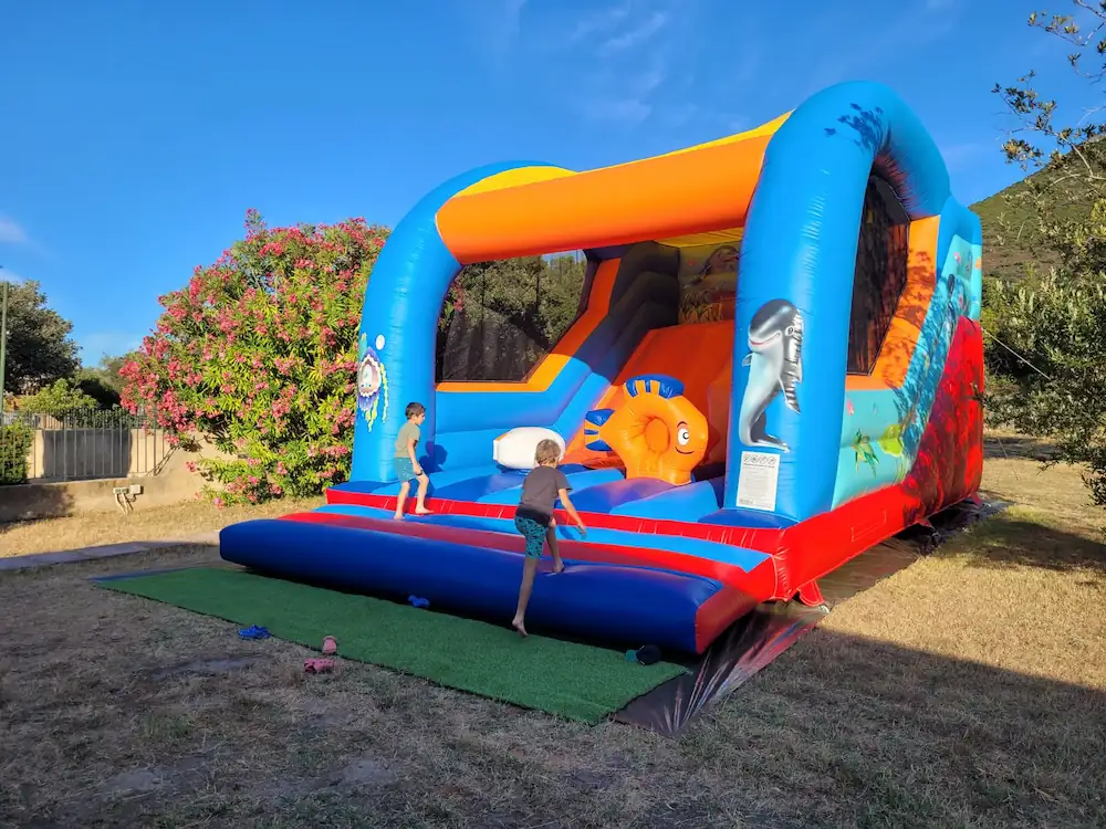 Jeux gonflables pour enfants au camping Haute Corse